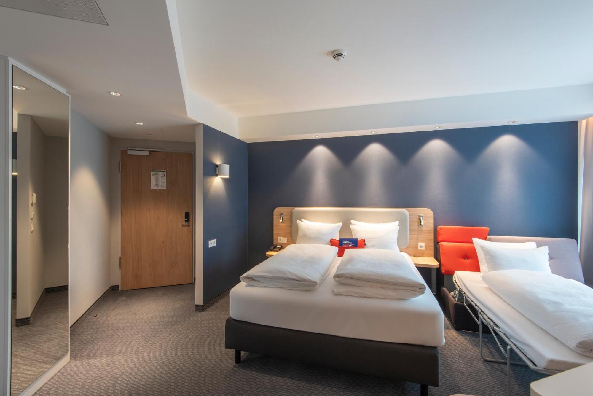 Holiday Inn Express Heilbronn By Ihg Ngoại thất bức ảnh