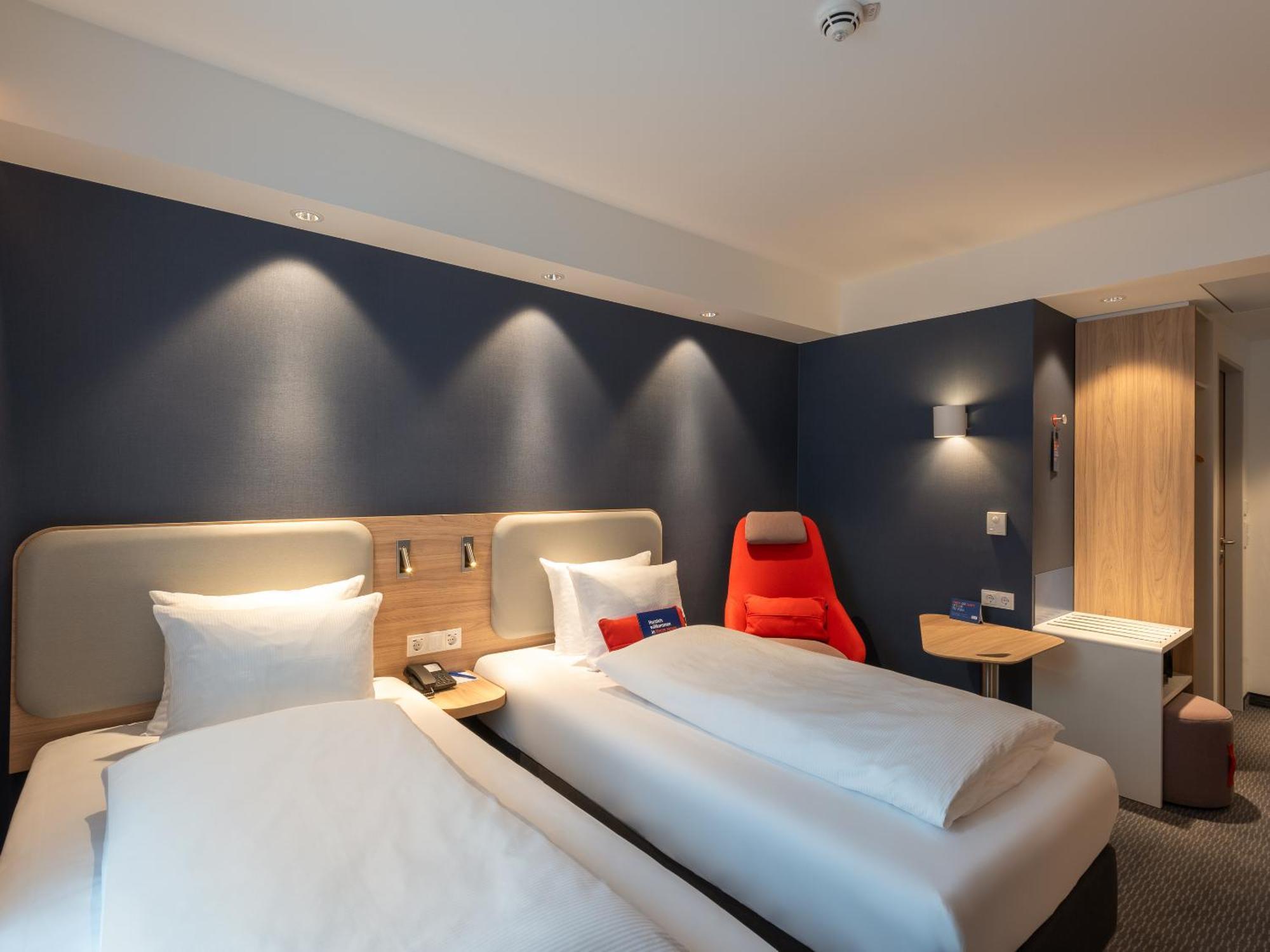 Holiday Inn Express Heilbronn By Ihg Ngoại thất bức ảnh