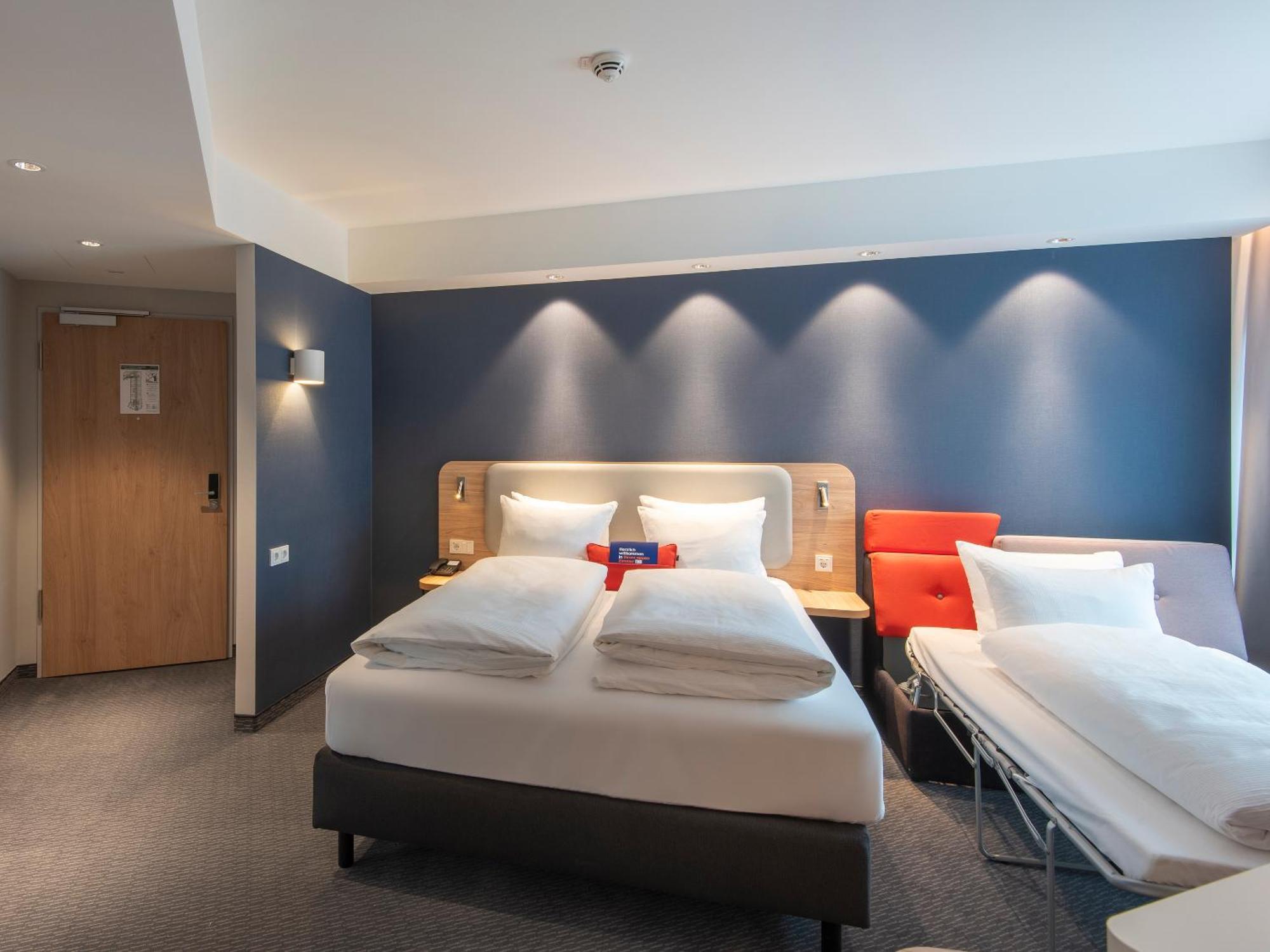 Holiday Inn Express Heilbronn By Ihg Ngoại thất bức ảnh