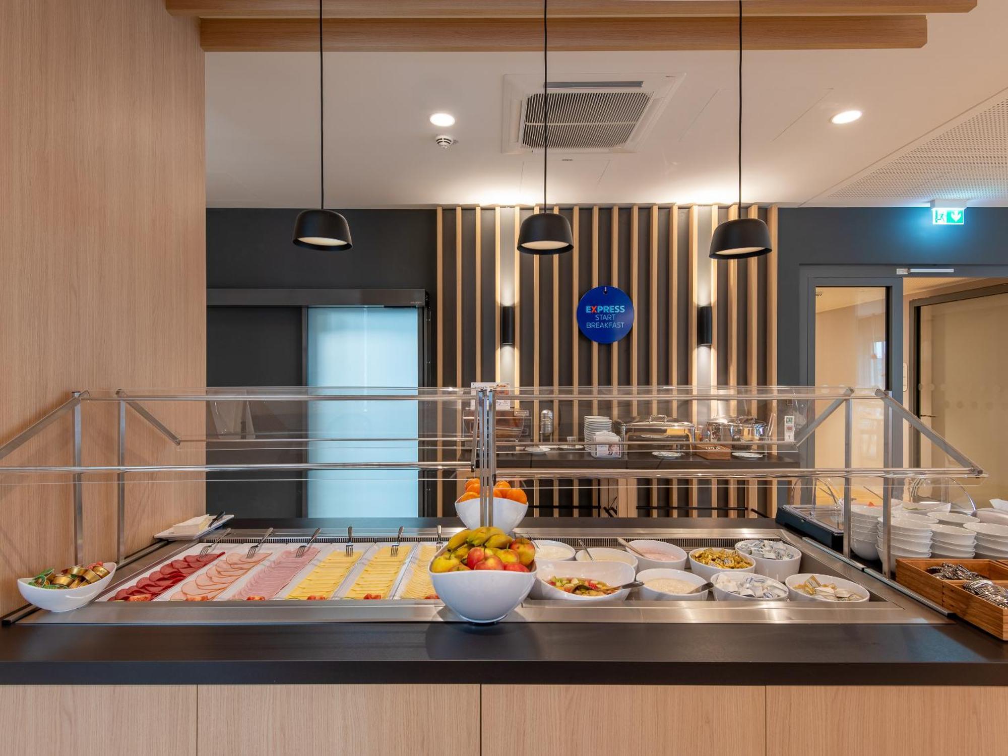 Holiday Inn Express Heilbronn By Ihg Ngoại thất bức ảnh