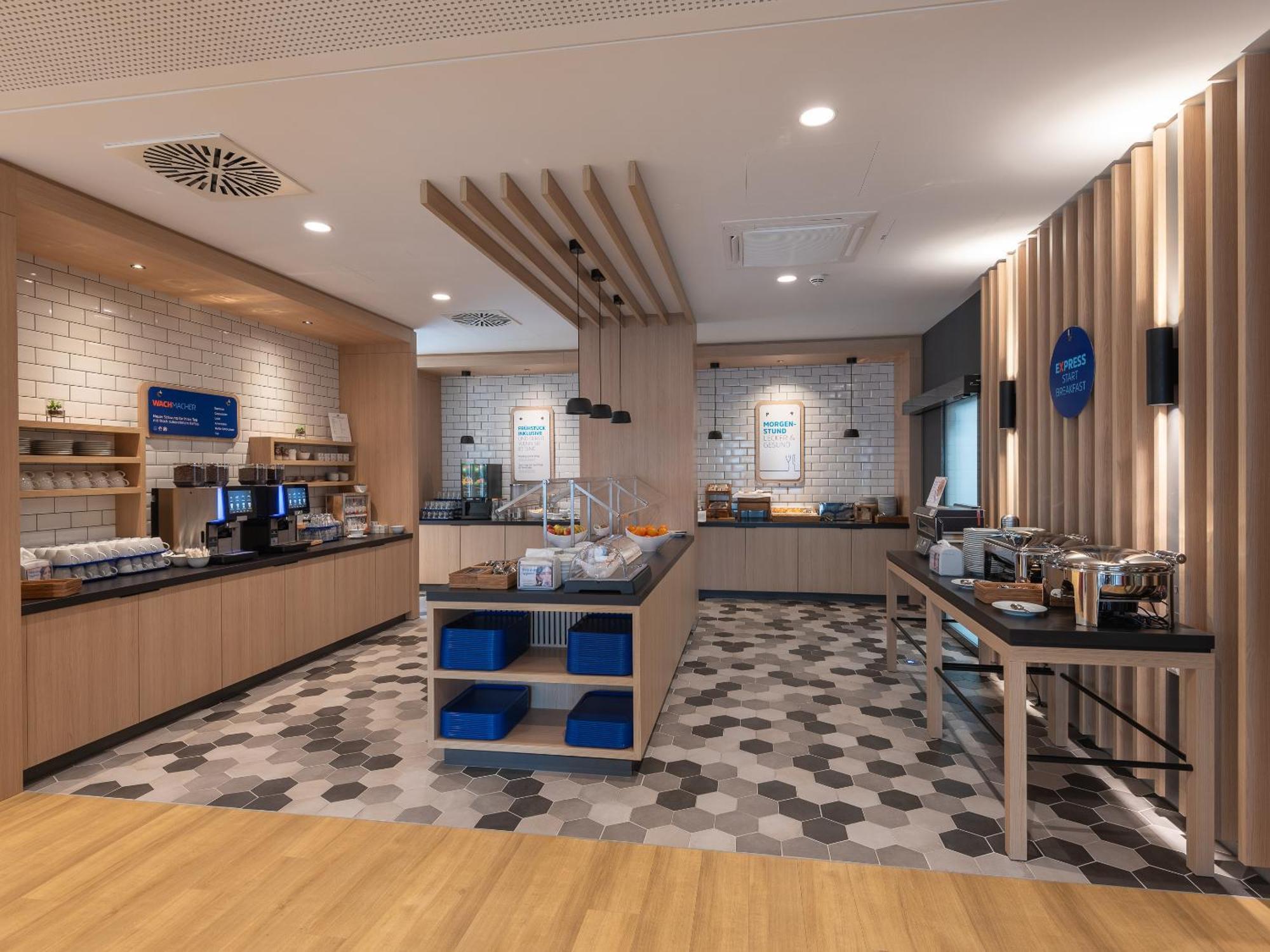 Holiday Inn Express Heilbronn By Ihg Ngoại thất bức ảnh