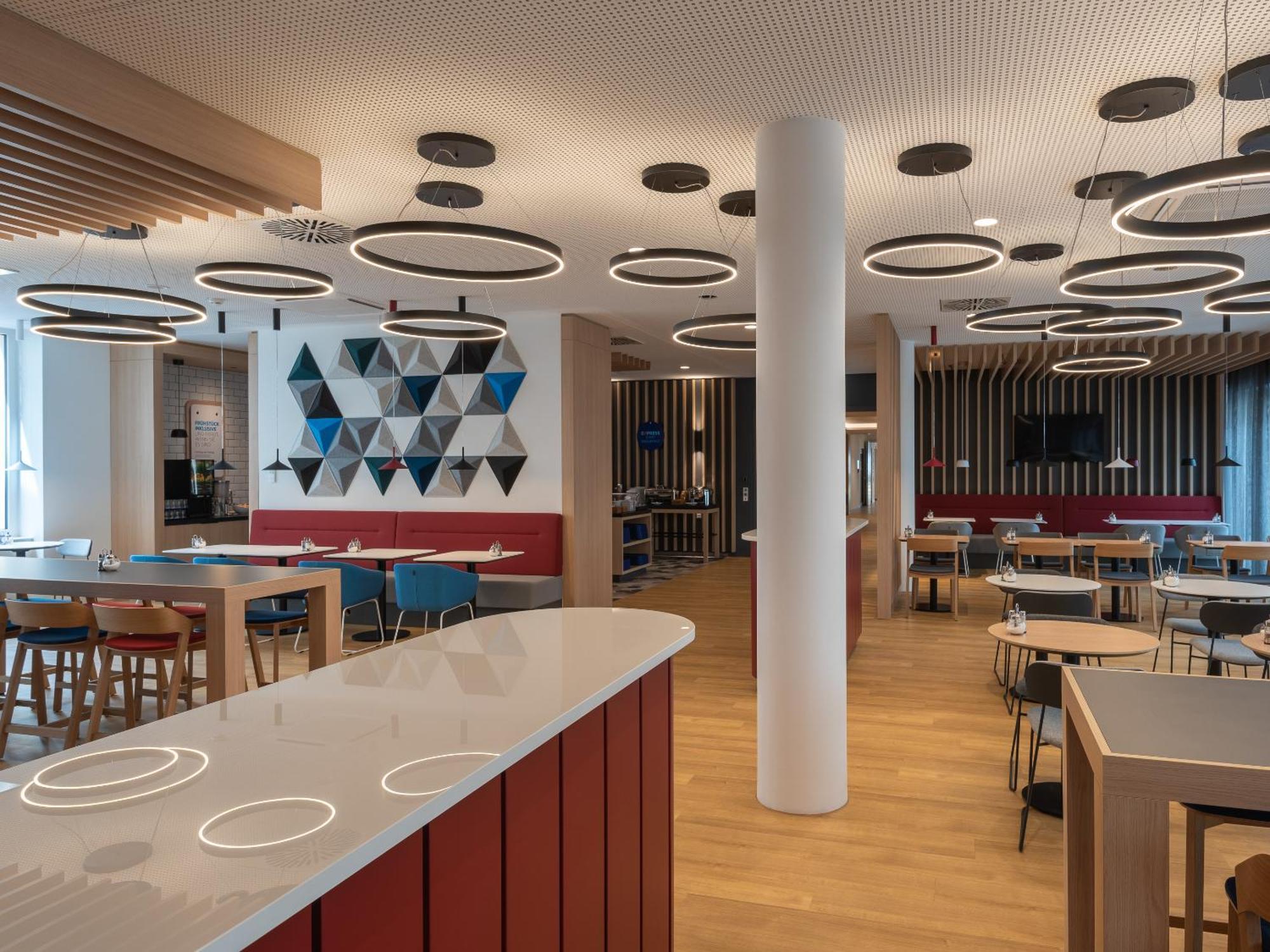 Holiday Inn Express Heilbronn By Ihg Ngoại thất bức ảnh